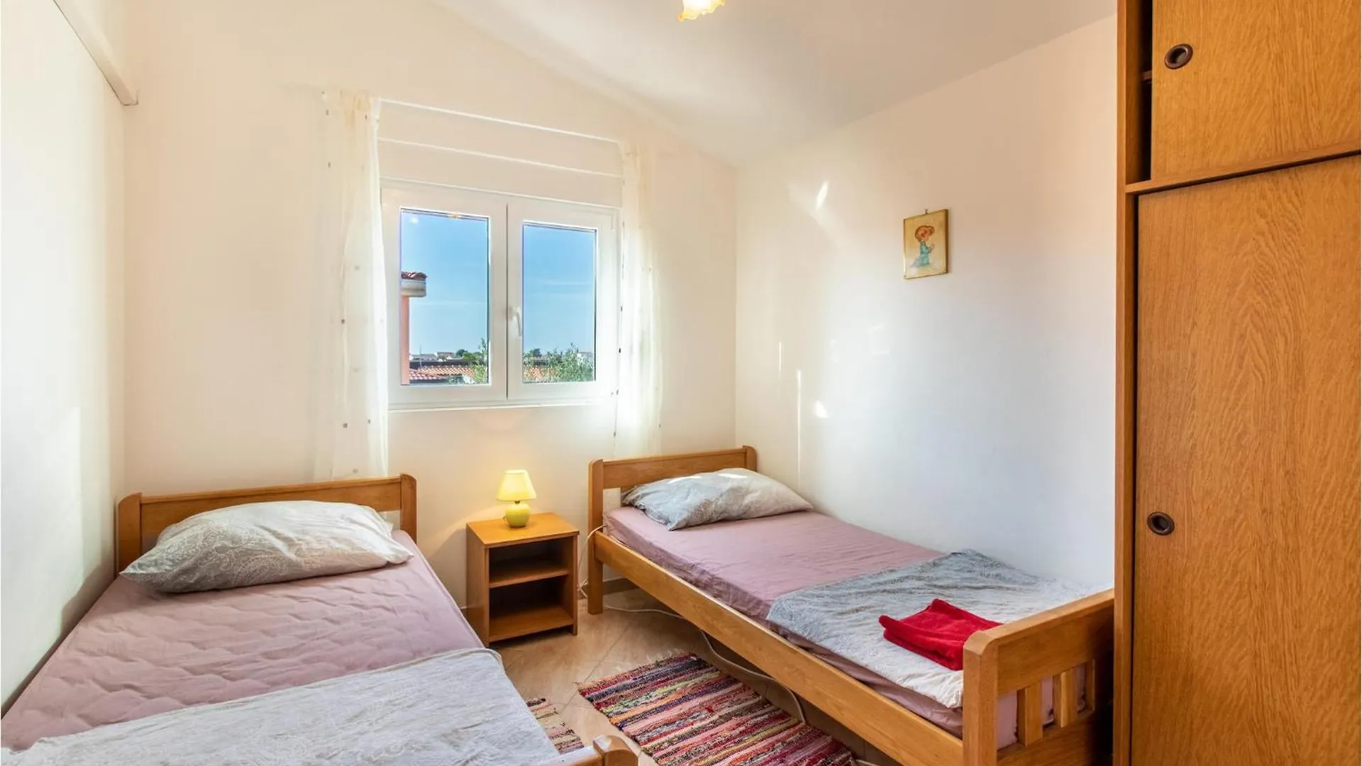 Lovely Apartment In Vir With Kitchen