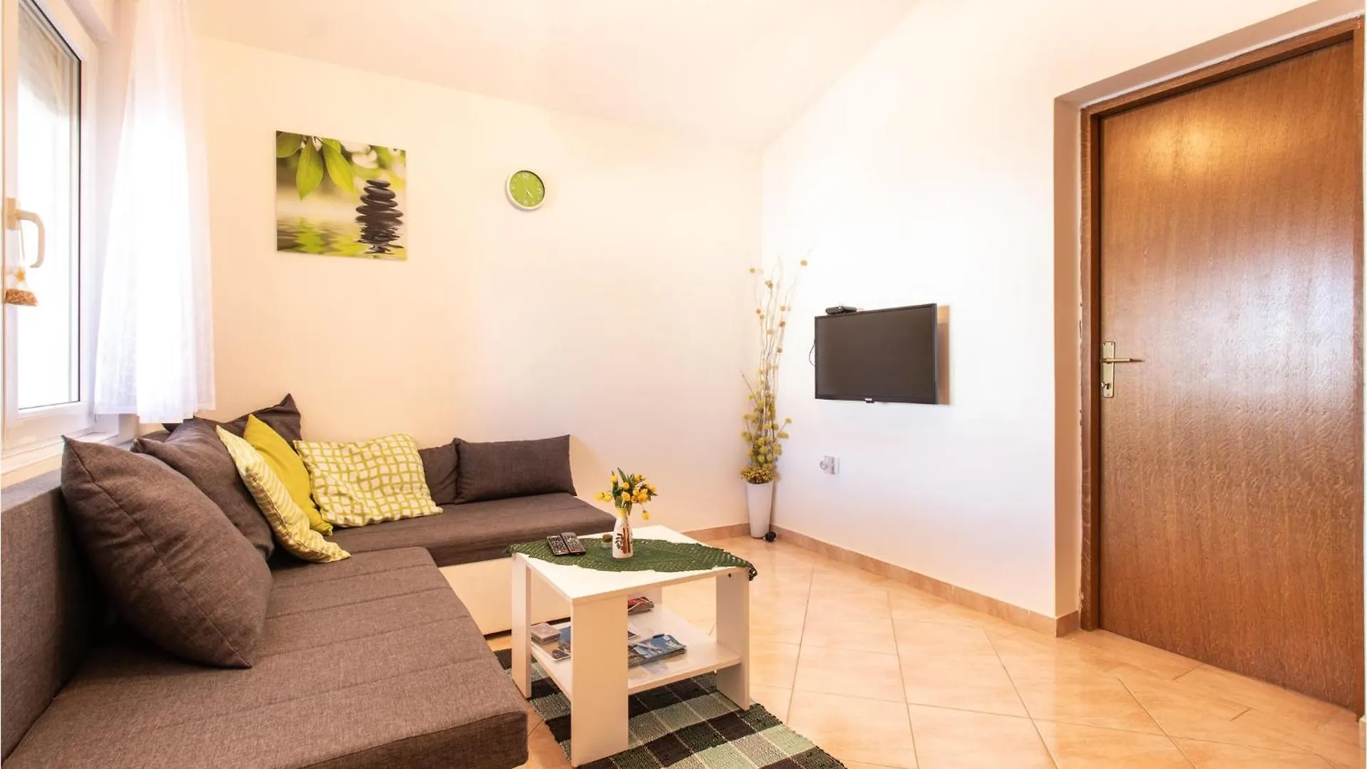 Lovely Apartment In Vir With Kitchen