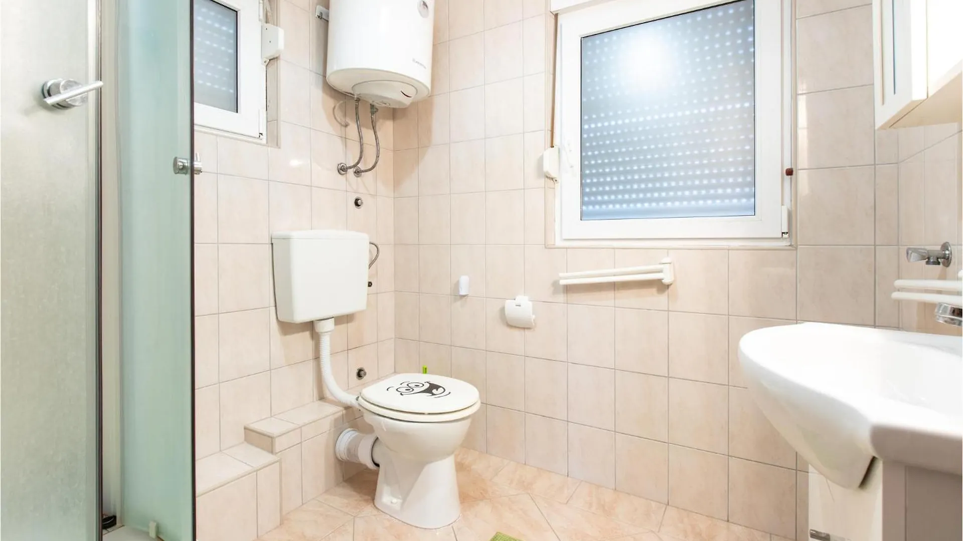 Lovely Apartment In Vir With Kitchen