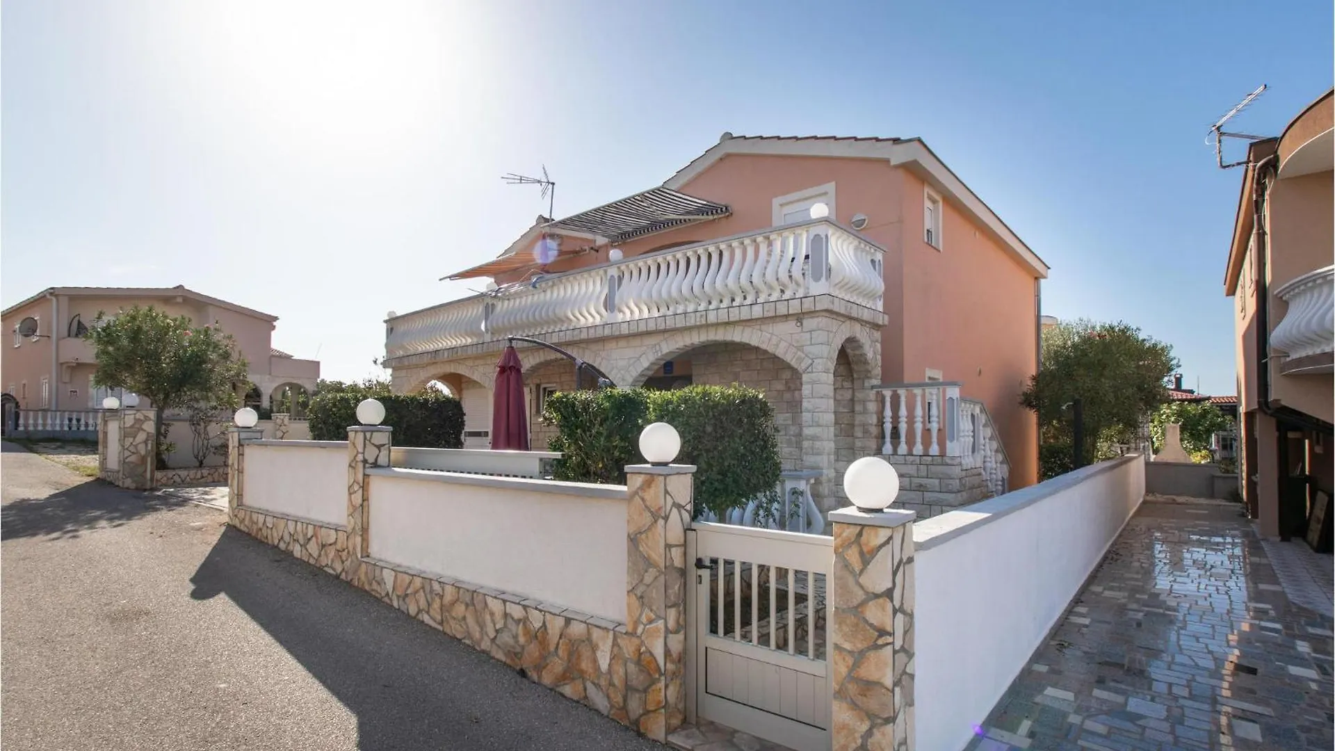 Lovely Apartment In Vir With Kitchen